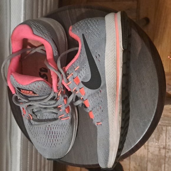 Nike Running kids sneakers size 5 grey and pink - Picture 3 of 8